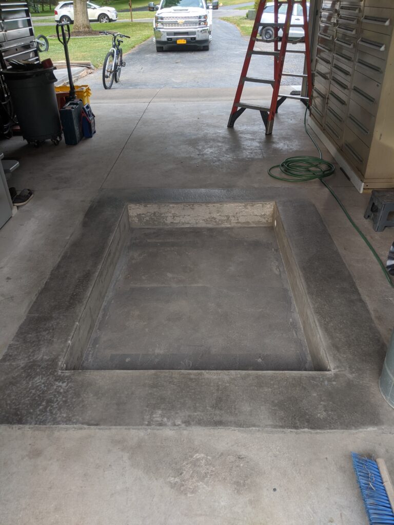 Garage floor with lift recess